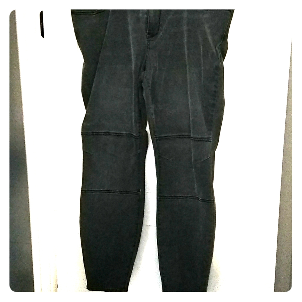 Distressed Black Skinny Jeans